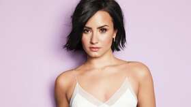 News 5 Reasons Demi Lovato is the Perfect Role Model Despite the Critics for College Students