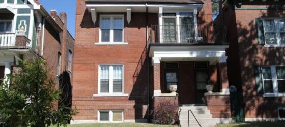 St. Louis Housing 6039 Pershing - 2 blocks, 7 min walk to campus! for St. Louis Students in St. Louis, MO