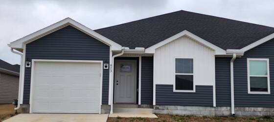 Carthage R9 School District-Carthage Technical Center Housing New 3 Bedroom Townhome In Duenweg! for Carthage R9 School District-Carthage Technical Center Students in Carthage, MO