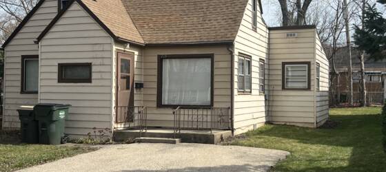McHenry County College  Housing Cozy 2 bedroom, 1 bath for McHenry County College  Students in Crystal Lake, IL