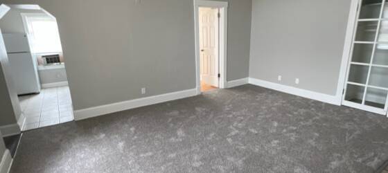 RWC Housing Newly Renovated 1 bdrm plus den apartment for University of Cincinnati-Raymond Walters College Students in Blue Ash, OH