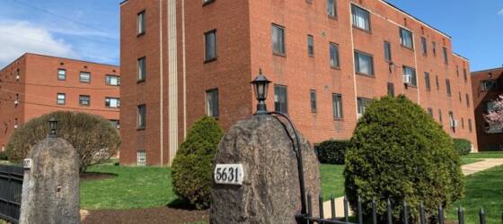 Community College of Allegheny County- North Housing 1BR! On Bus Line! Onsite Laundry! Parking Available! for Community College of Allegheny County- North Students in Pittsburgh, PA
