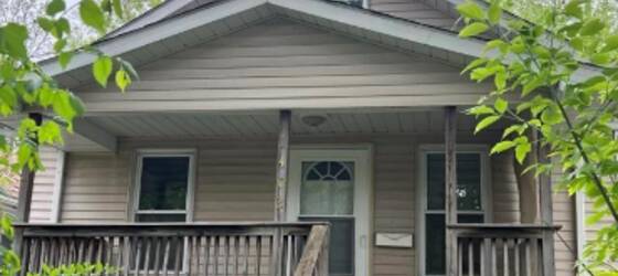 Flint Housing Charming 2 Bed Home in Flint - Available 2024-02-25 - $1200/month for Flint Students in Flint, MI