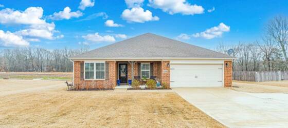 CCC Housing Gorgeous 3 bedroom 2 bath open plan, Big M.B. .51 acres for Calhoun Community College Students in Tanner, AL