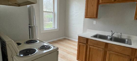 NKU Housing Cozy 2 Bed, 1 Bath Apartment in Covington, KY - Available 3/5/2024 - $1300 for Northern Kentucky University Students in Highland Heights, KY