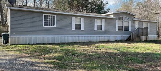 Lanier Technical College Housing Spacious and Updated Home near Expressway w/ Internet Included! for Lanier Technical College Students in Oakwood, GA