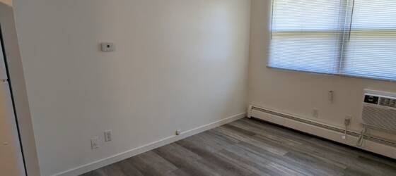 Green Bay Housing Updated 1 Bedroom Apartment for Green Bay Students in Green Bay, WI