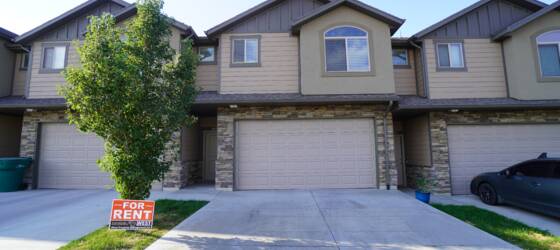WSU Housing Amazing Town Home at 1095 W 2875 N  in Layton for Weber State University Students in Ogden, UT
