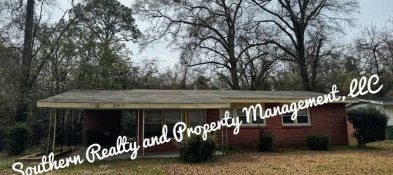South University-Montgomery Housing Charming Home with a large fenced in Yard! for South University-Montgomery Students in Montgomery, AL