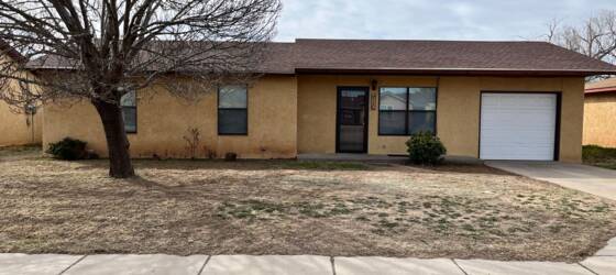 Eastern Housing 912 E 1st for Eastern New Mexico University Students in Portales, NM
