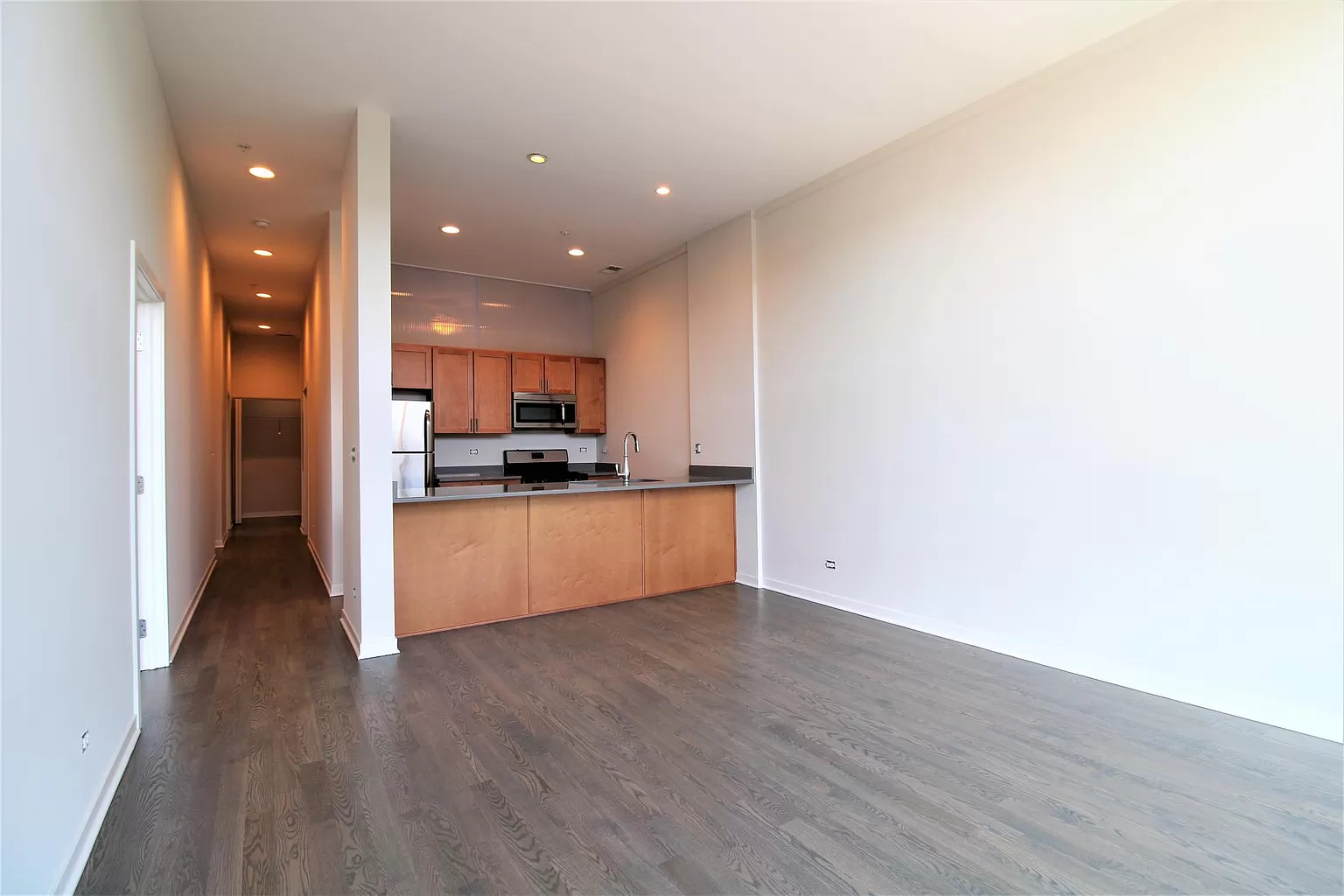 Chicago Housing 2.5 Bed 2 bath apartment - Available for lease takeover or looking for a room mate for Chicago Students in Chicago, IL