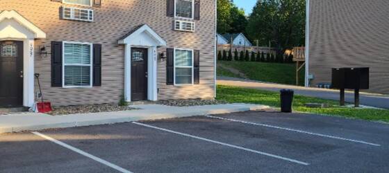 Erie Housing Beautiful 2 bedroom 1 1/2 bath Townhouse in Southwest Millcreek for Erie Students in Erie, PA