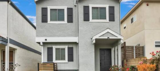 MiraCosta Housing Modern | 3 Bed | Near Hospitals | Pendleton for Mira Costa College Students in Oceanside, CA