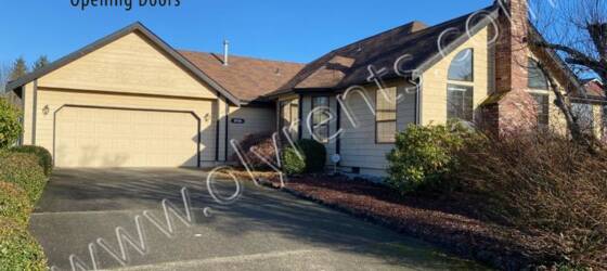 Saint Martin's Housing Spacious 3 bdrm home in Royal Gardens - w/ Air Conditioning! for Saint Martin's University Students in Lacey, WA