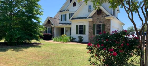 Ole Miss Housing Waterfront home for rent for University of Mississippi Students in University, MS