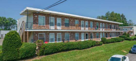 Akron Housing Cedarwood Apartments- 1 Bedroom 1 Bathroom for University of Akron Students in Akron, OH