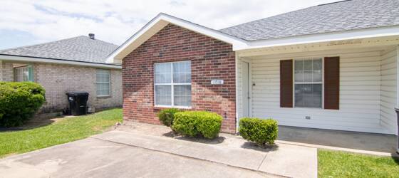 McNeese Housing 1718 N.Tallowood Drive for McNeese State University Students in Lake Charles, LA