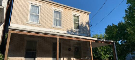 Lafayette Housing Renovated 2 bed - 1 bath apartment near Historic Bethlehem for Lafayette College Students in Easton, PA