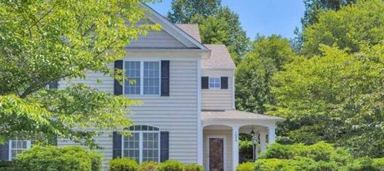 UVA Housing Bright Townhouse Available in Forest Lakes for University of Virginia Students in Charlottesville, VA