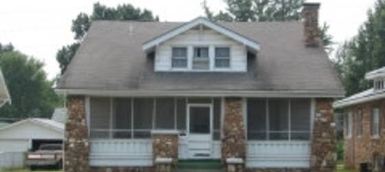 Springfield Housing 516 E Grand - 3BR House Just 2 Blocks from Campus! for Springfield Students in Springfield, MO