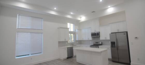 UCLA Housing 3 bed 2.5 bath Townhome in 90045 for UCLA Students in Los Angeles, CA