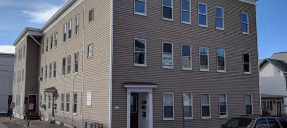 SNHU Housing 4 Bed 1 Bath for Southern New Hampshire University Students in Manchester, NH