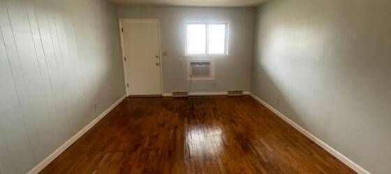 MSU Housing Available now 2 bedroom 1 bath apartment for Missouri State University Students in Springfield, MO