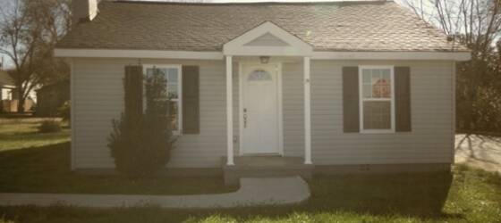 Furman Housing 2 Bed, 1 Bath Home in Greenville is Available for Furman University Students in Greenville, SC