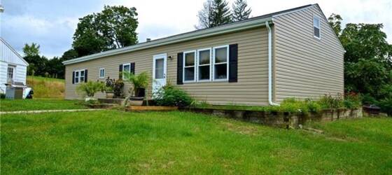 East Stroudsburg Housing Single ranch home in the country! for East Stroudsburg Students in East Stroudsburg, PA