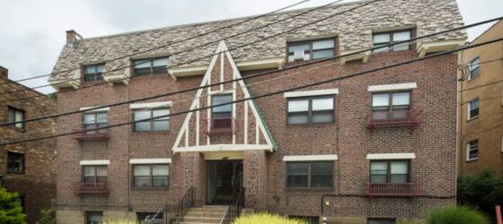 RMU Housing Ground floor Squirrel Hill Apartment for Robert Morris University Students in Moon Township, PA