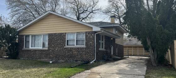 College of Lake County  Housing 4BD 2BA HOME - MOVE IN READY for College of Lake County  Students in Grayslake, IL