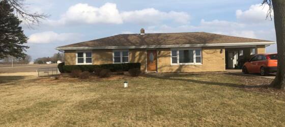Illinois Wesleyan Housing Beautiful 3BR home rural Bloomington with large lot. Recently refurbished and modernized for Illinois Wesleyan University Students in Bloomington, IL