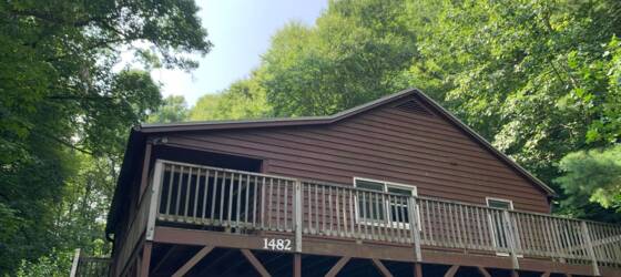 App State Housing Beautiful Home Right off the 105 Bypass! for Appalachian State University Students in Boone, NC