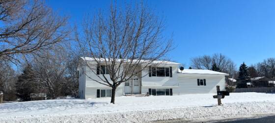 St. Olaf Housing PRIOR LAKE One level duplex w/Yard! for St. Olaf College Students in Northfield, MN
