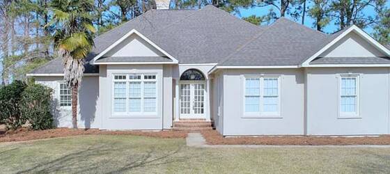 Albany Housing Charming Home in Beautiful Location for Albany Students in Albany, GA