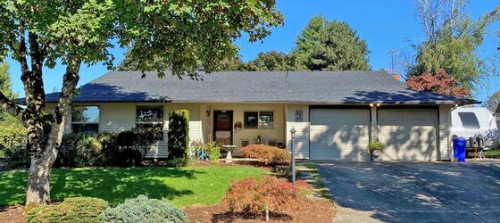 AI Portland Housing Charming 3 BR, 2 BR Mt. Pleasant Home. for The Art Institute of Portland Students in Portland, OR